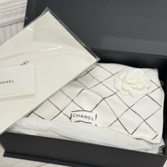 S O L D 💕 Chanel cavial small white - Picture 8 of 13